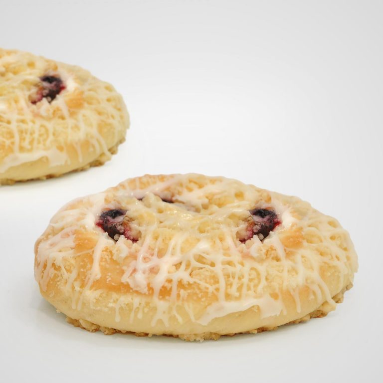 Drożdżówka z owocem w ofercie Cukierni Tycner