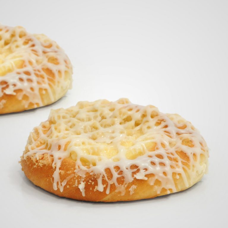 Drożdżówka serowa w ofercie Cukierni Tycner